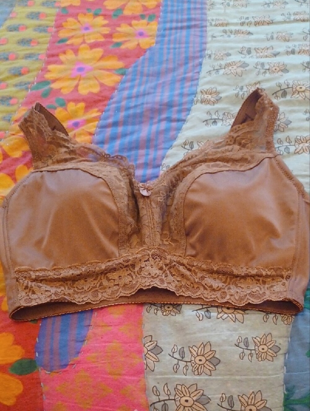 Rhonda Shear Brown Lace Wireless Longline Bra - Picture 3 of 6